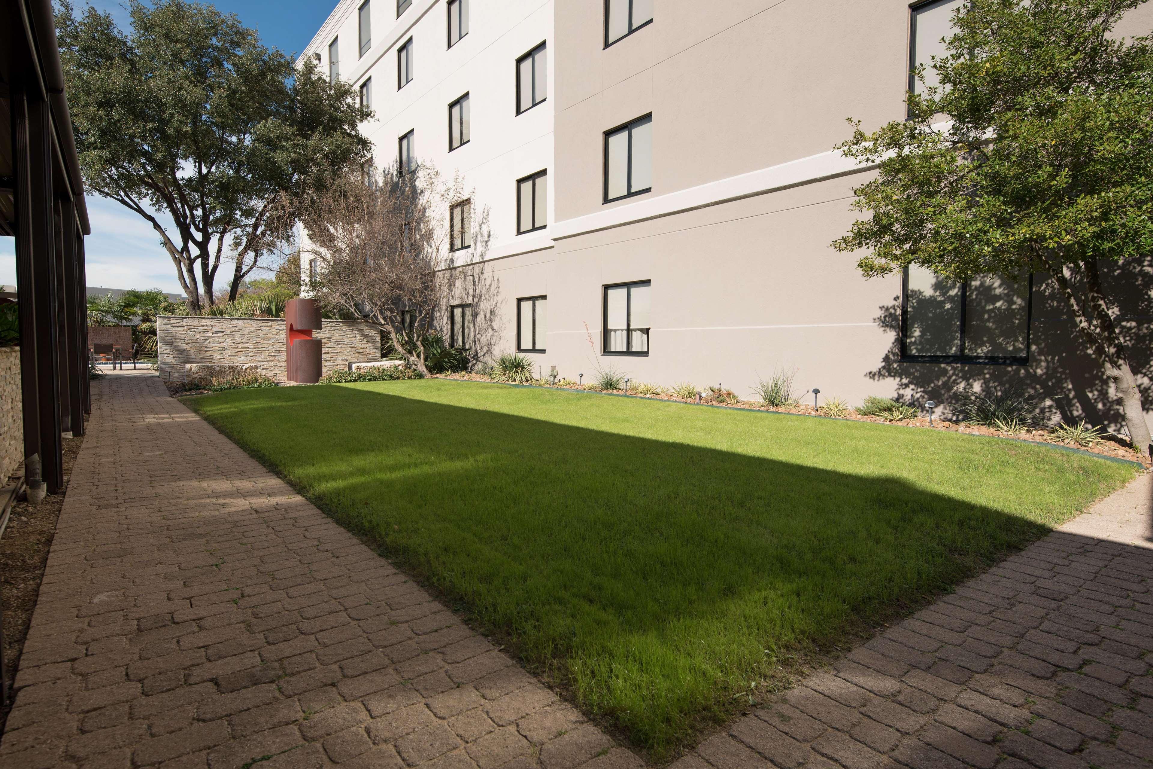Hilton Garden Inn Las Colinas Irving Exterior photo