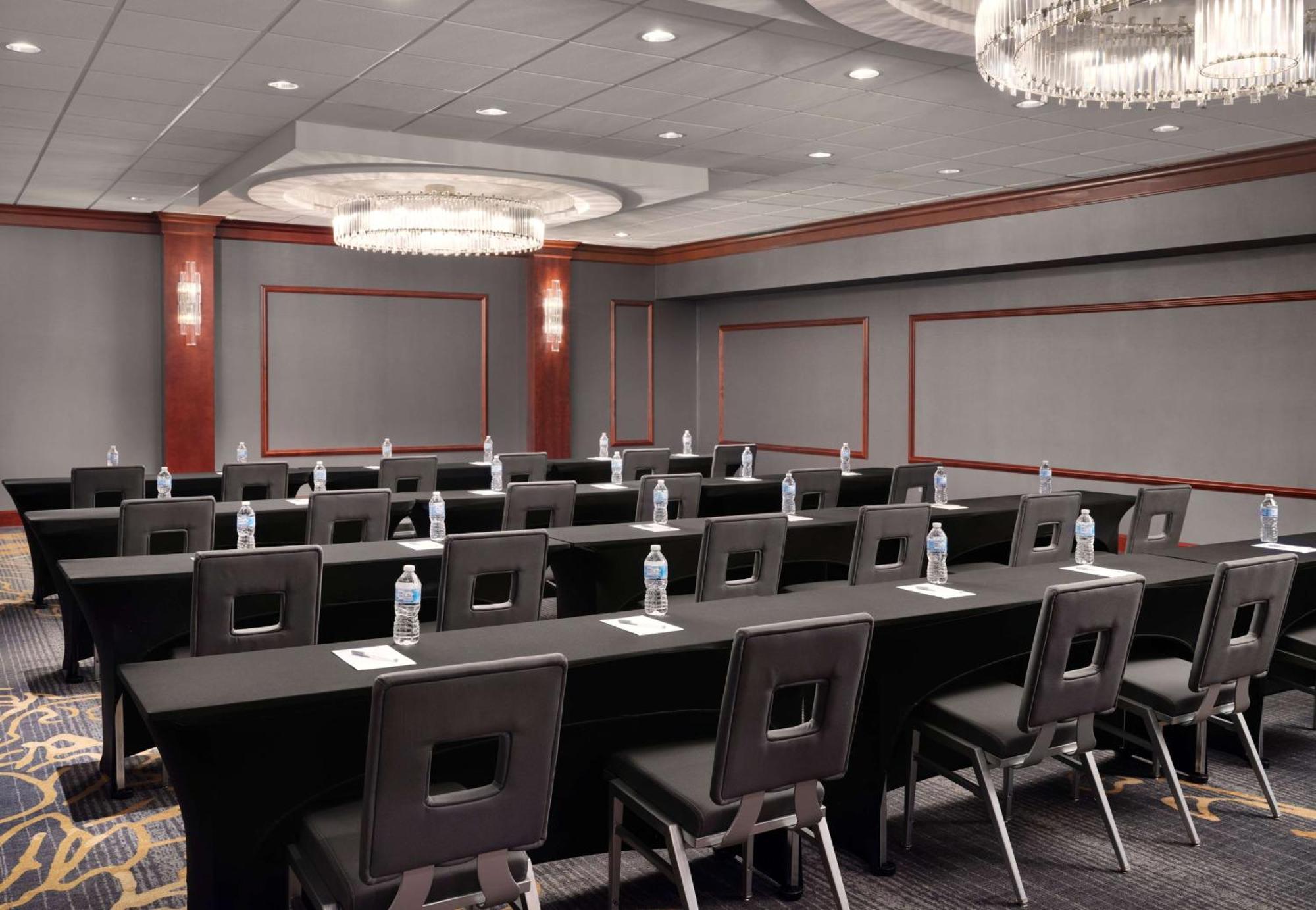 Hilton Garden Inn Las Colinas Irving Exterior photo