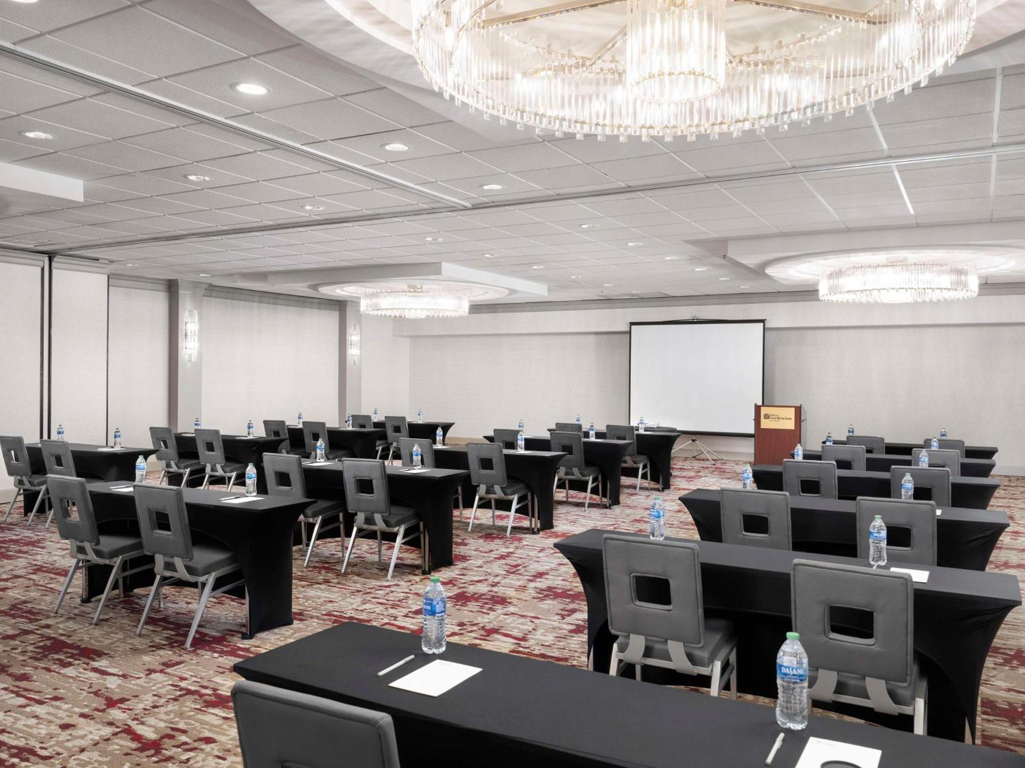 Hilton Garden Inn Las Colinas Irving Exterior photo