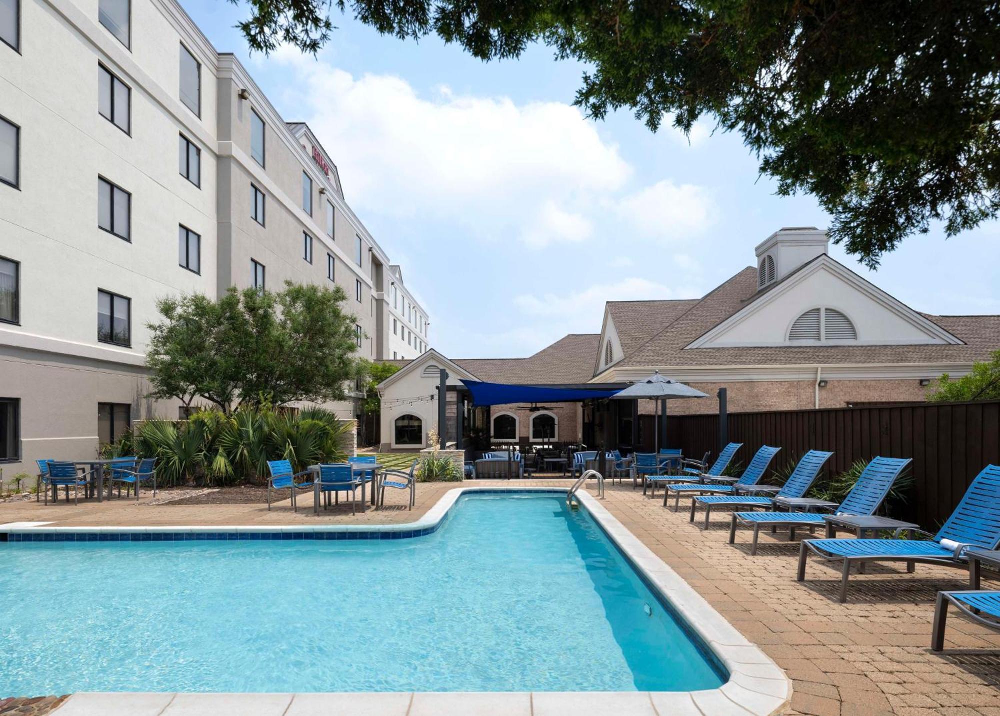 Hilton Garden Inn Las Colinas Irving Exterior photo